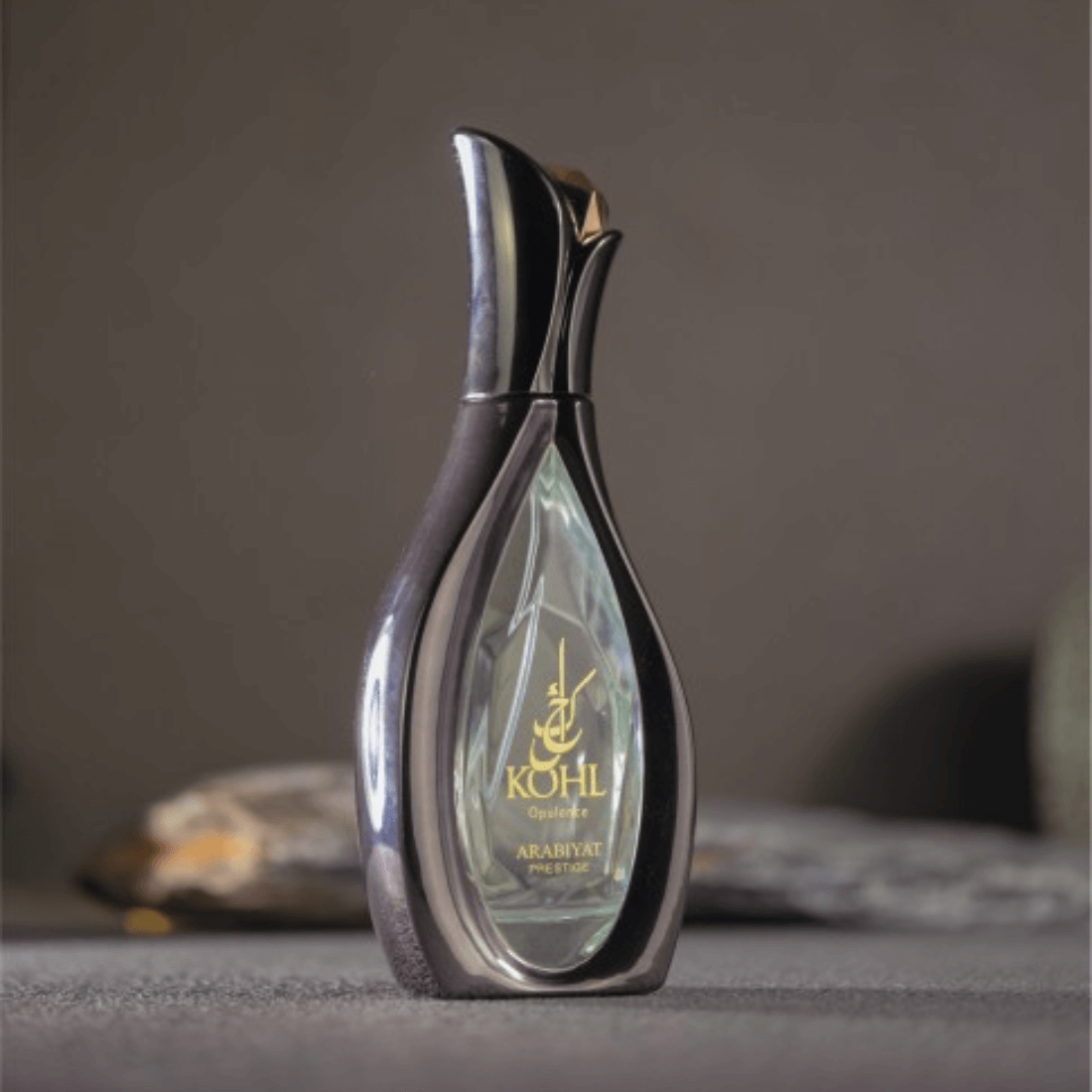 Arabiyat Prestige Kohl Opulence langanhaltend mit warmer, sinnlicher Basis