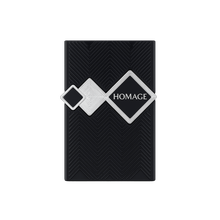 Fragrance World Homage mit frischer Würze, Leder und Amber
